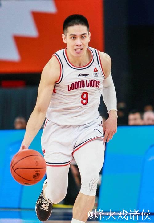 陈盈骏:球队人员很齐整,一直在磨合寻找好的搭配组合 陈盈骏:球队人员很齐整,一直在磨合寻找好的搭配组合