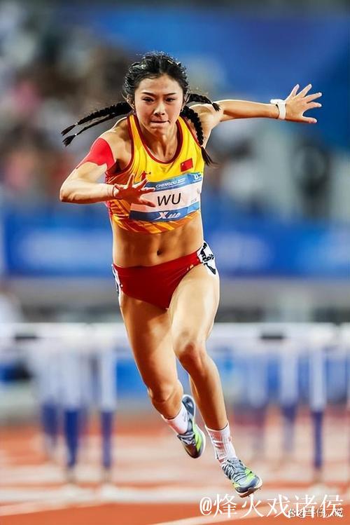 吴艳妮2025全国田径冠军赛百米栏以12秒90摘金